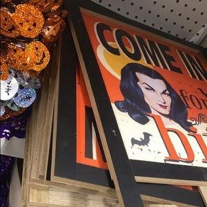 On HOLD for Gabrielle Come for a bite Halloween sign.